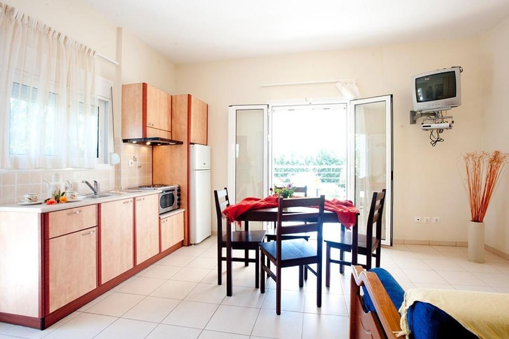Dion Zois Apartman Finikúnda Szoba fotó